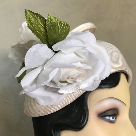 EXQUISITE FAMOUS DESIGNER 1960s' COUTURE CREAM STRAW HAT - FABRIC ROSES & LOOPS - Picture 3 of 14